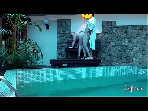 ❤️ Chefe convida criada para a piscina, mas não conseguiu resistir a um ❤❌ Porno em nós ﹏